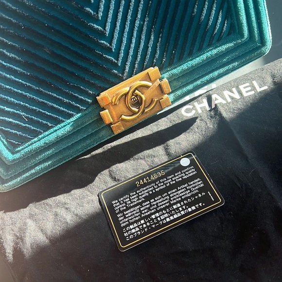 Chanel | Medium | Velvet | Boy Bag - Picture 7 of 8